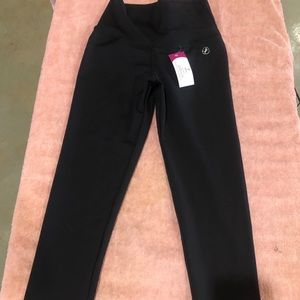 Black Scrunch Booty Capri leggings